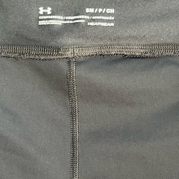 Under Armour HEATGEAR Compression Leggings w/ Cutout Details - Small - Picture 10 of 10